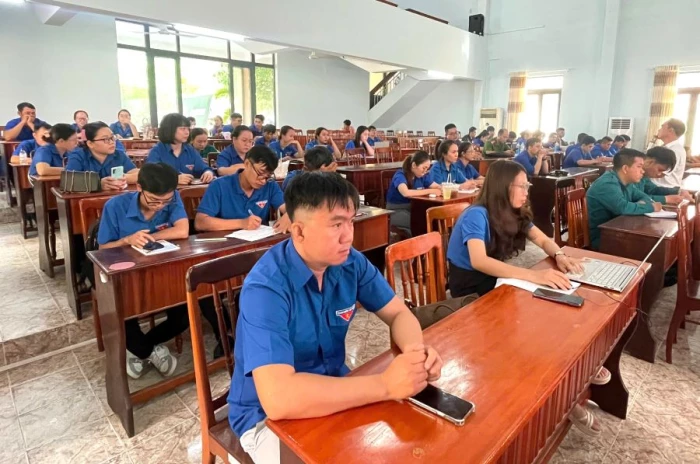 Bồi dưỡng lý luận chính trị cho hơn 60 cán bộ đoàn cơ sở khu vực Cam Ranh 