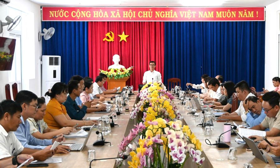 Đoàn kiểm tra số 1 của UBND tỉnh kiểm tra công tác cải cách hành chính năm 2026 tại UBND xã Thuận Bắc. Ảnh: LÊ NGUYỆN 