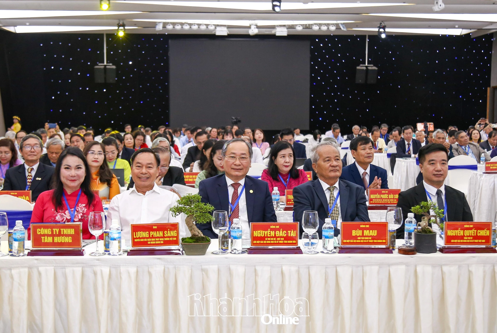 Tổng Thư ký Liên hiệp hội Việt Nam và các địa biểu tham dự đại hội