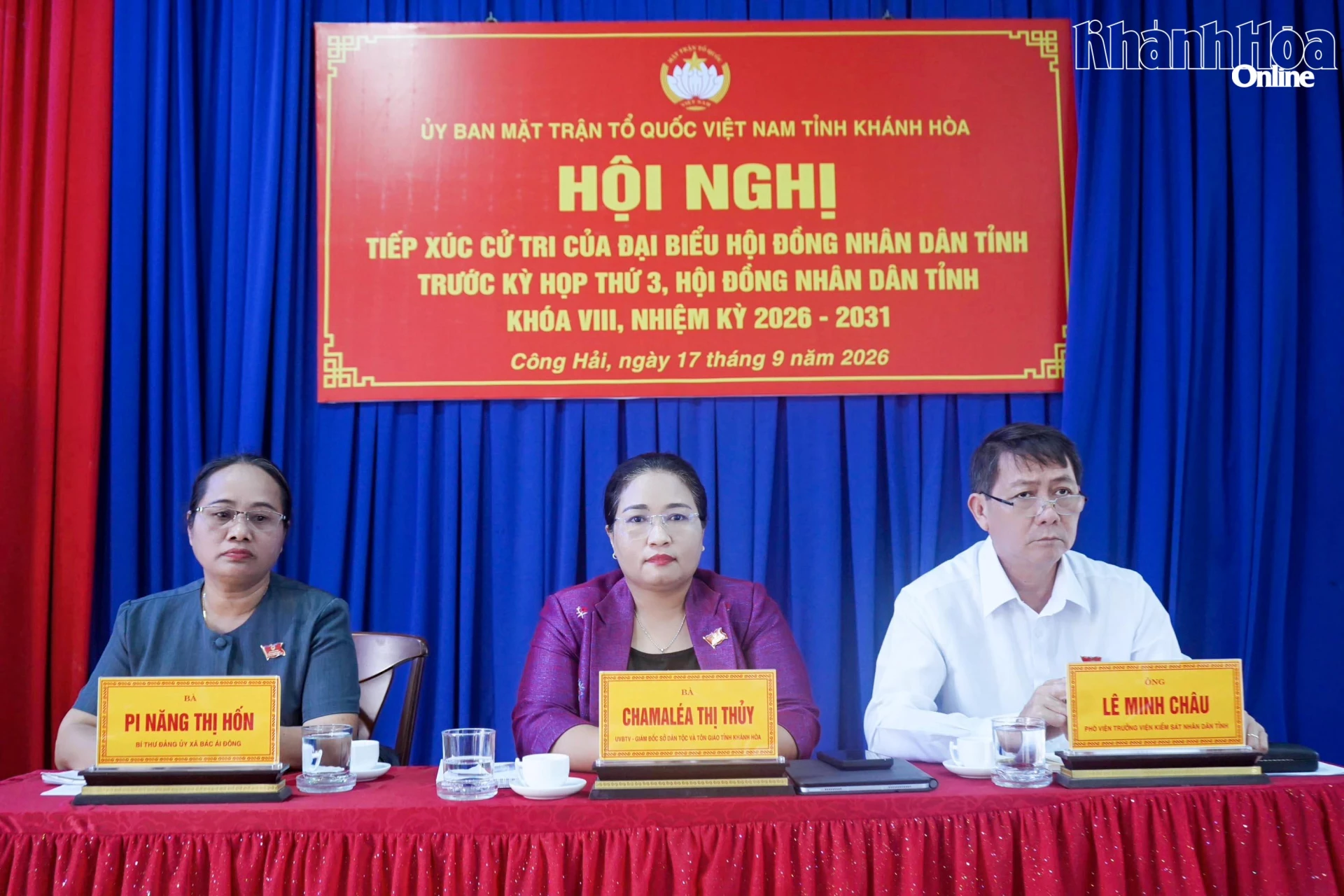 Các đại biểu HĐND tỉnh tiếp xúc cử tri xã Công Hải.
