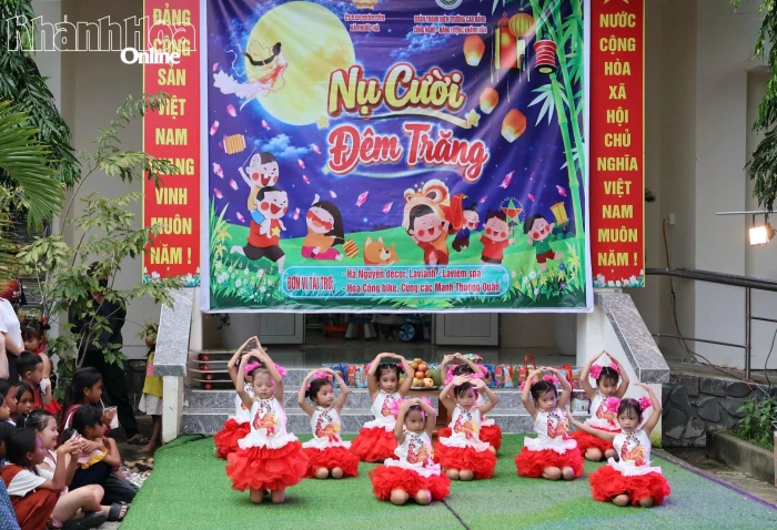Tổ chức chương trình Trung thu “Nụ cười đêm trăng” cho trẻ em xã Phước Hà