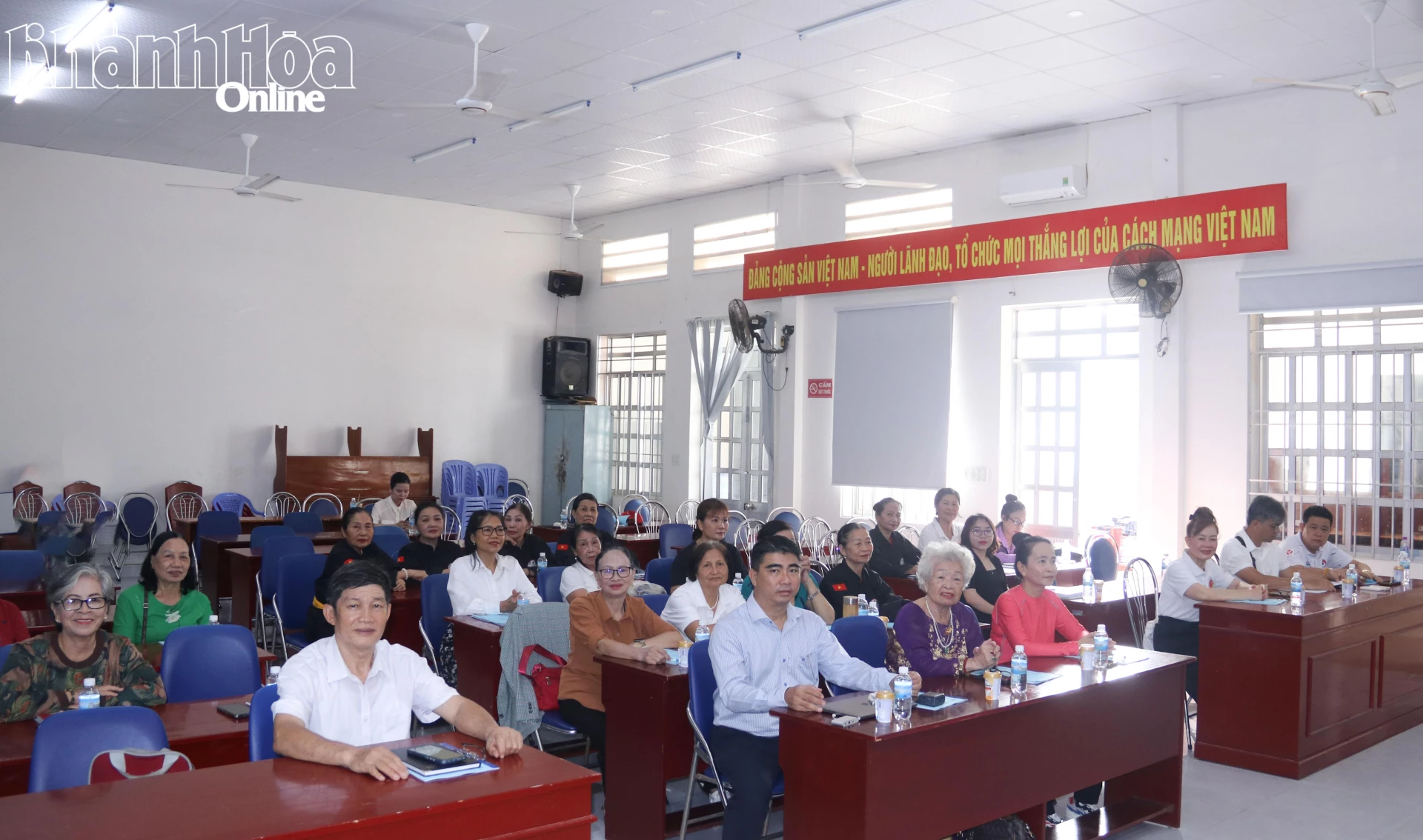 Các học viên tham gia lớp tập huấn.