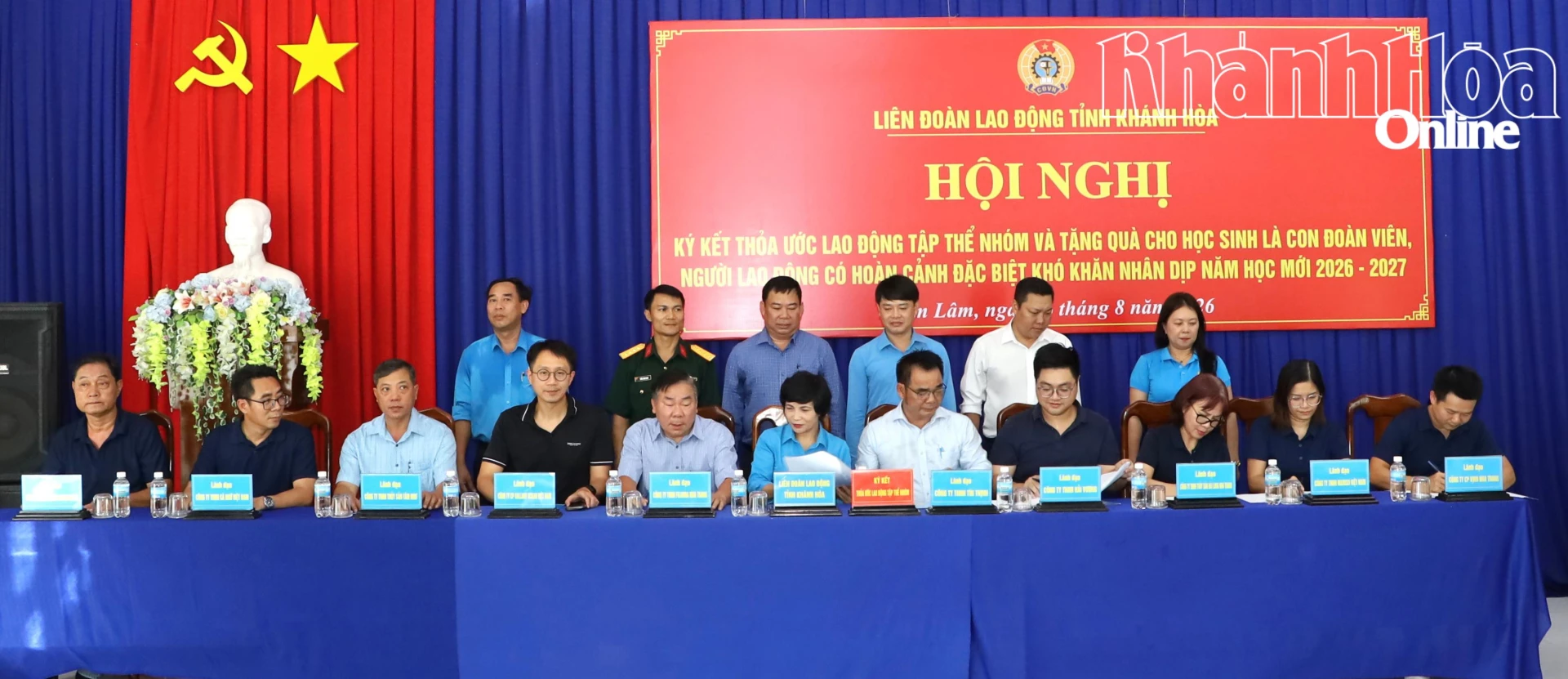 Lãnh đạo 10 doanh nghiệp chế biến thủy sản ký kết thỏa ước lao động tập thể nhóm.
