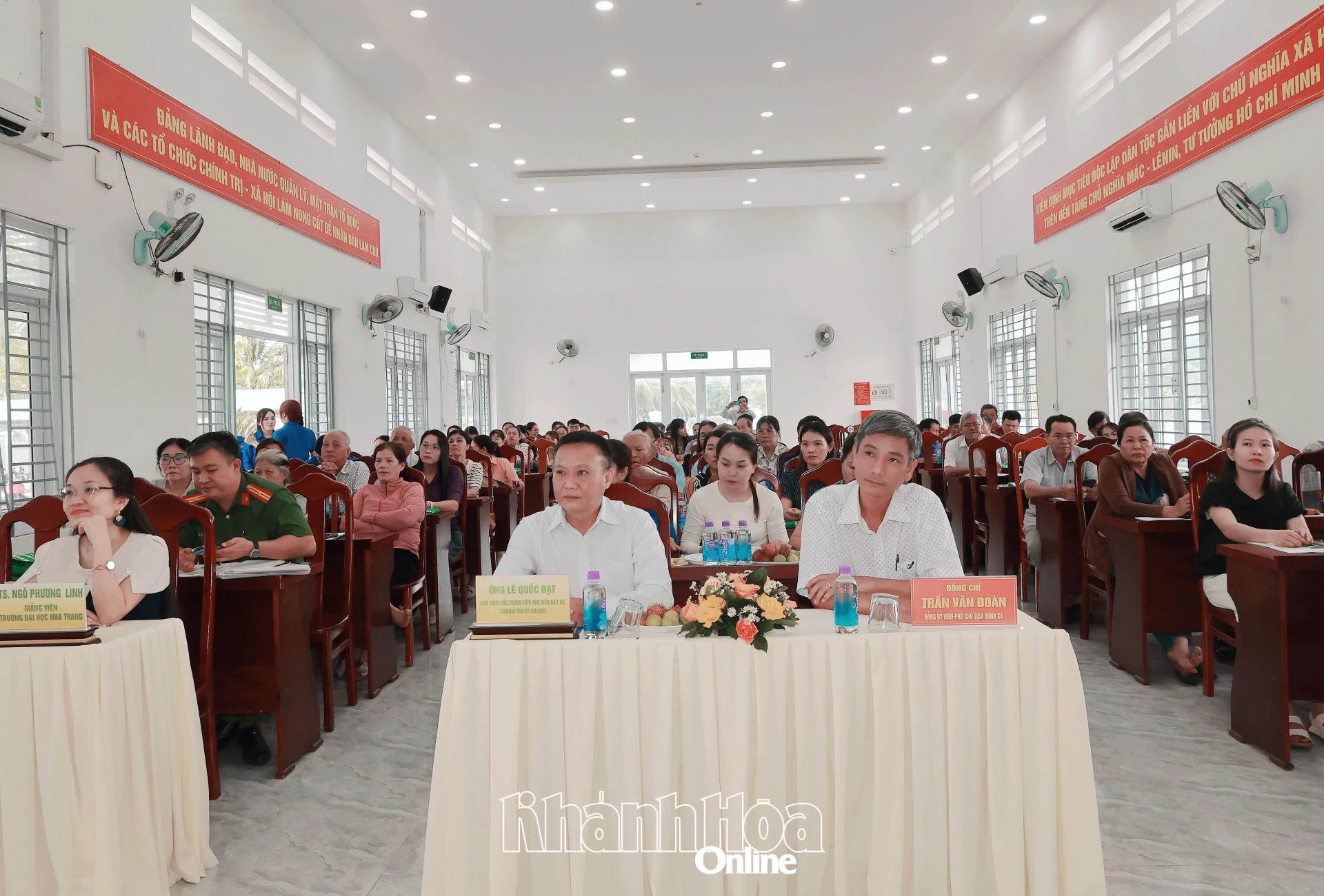 Các đại biểu tham dự Hội nghị.