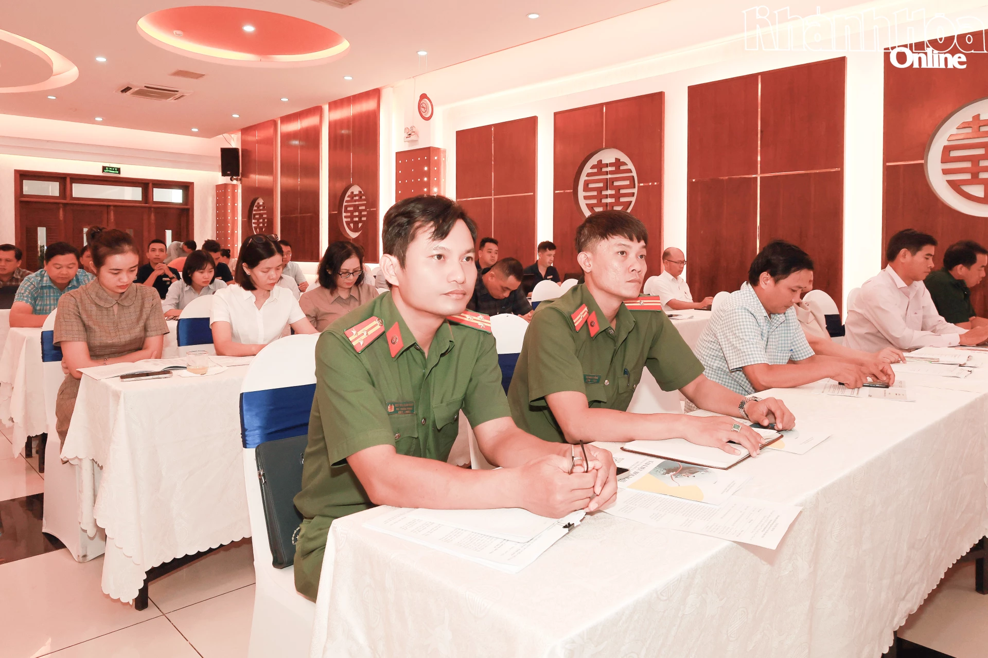 Các đại biểu tham dự hội nghị.