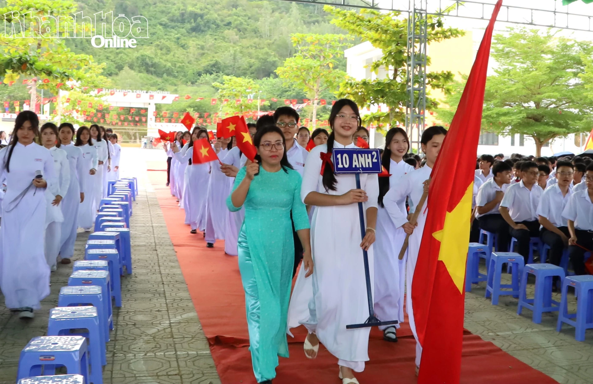 Trường THPT Chuyên Lê Quý Đôn – Nam Nha Trang chào đón 277 học sinh khối lớp 10.
