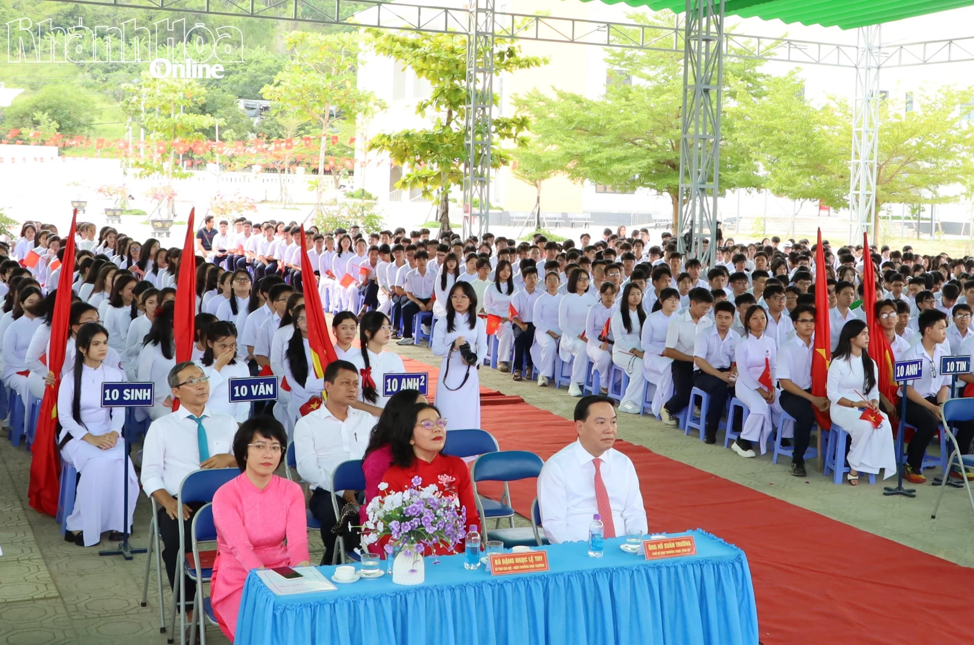 Quang cảnh lễ khai giảng tại Trường THPT Chuyên Lê Quý Đôn – Nam Nha Trang.
