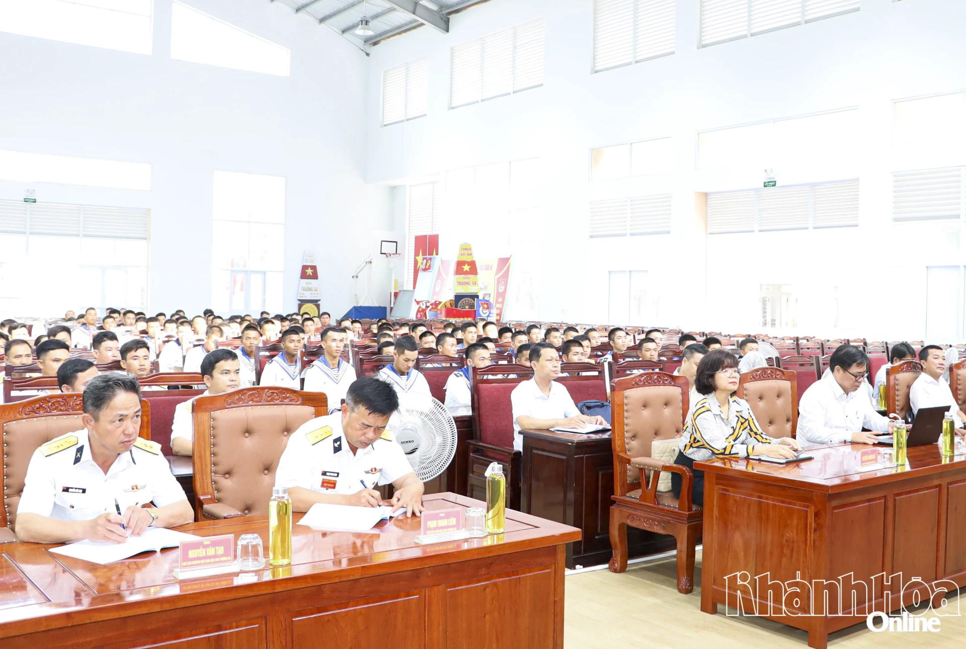Quang cảnh hội nghị.