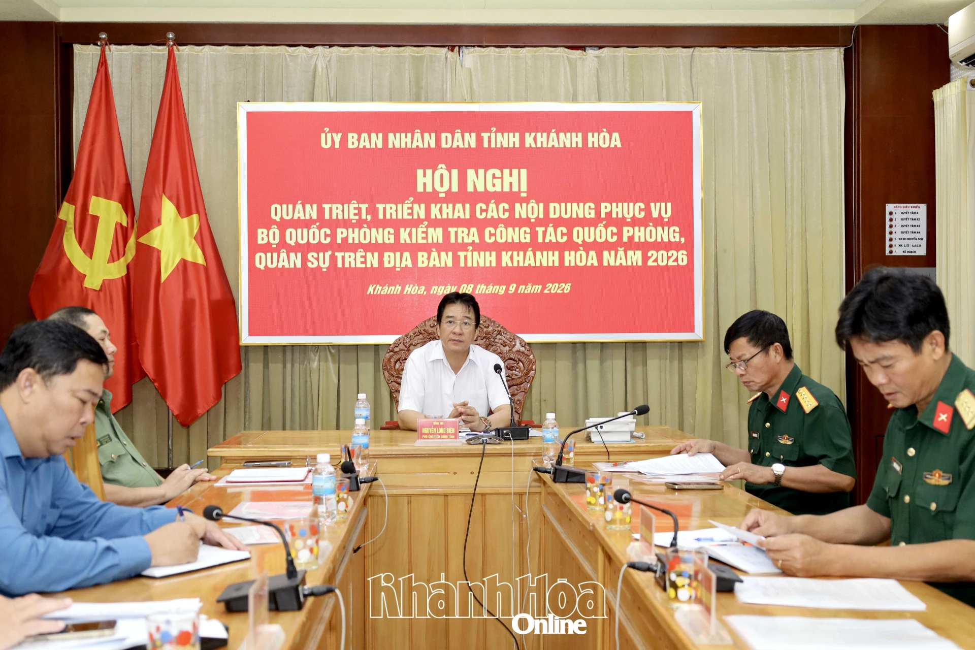 Phó Chủ tịch Thường trực UBND tỉnh Nguyễn Long Biên chủ trì hội nghị.