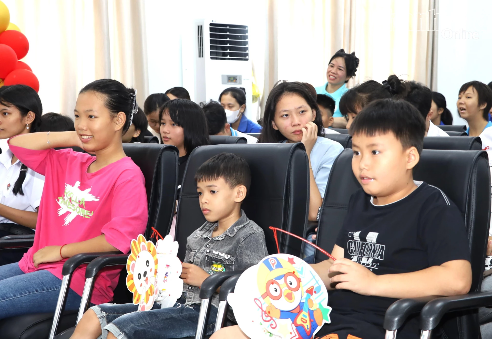 Trẻ em có hoàn cảnh đặc biệt tham gia chương trình vui Tết Trung thu.