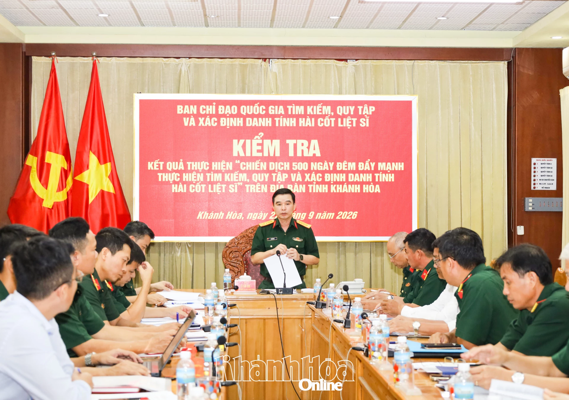 Đại tá Lê Văn Sơn phát biểu kết luận tại buổi làm việc.