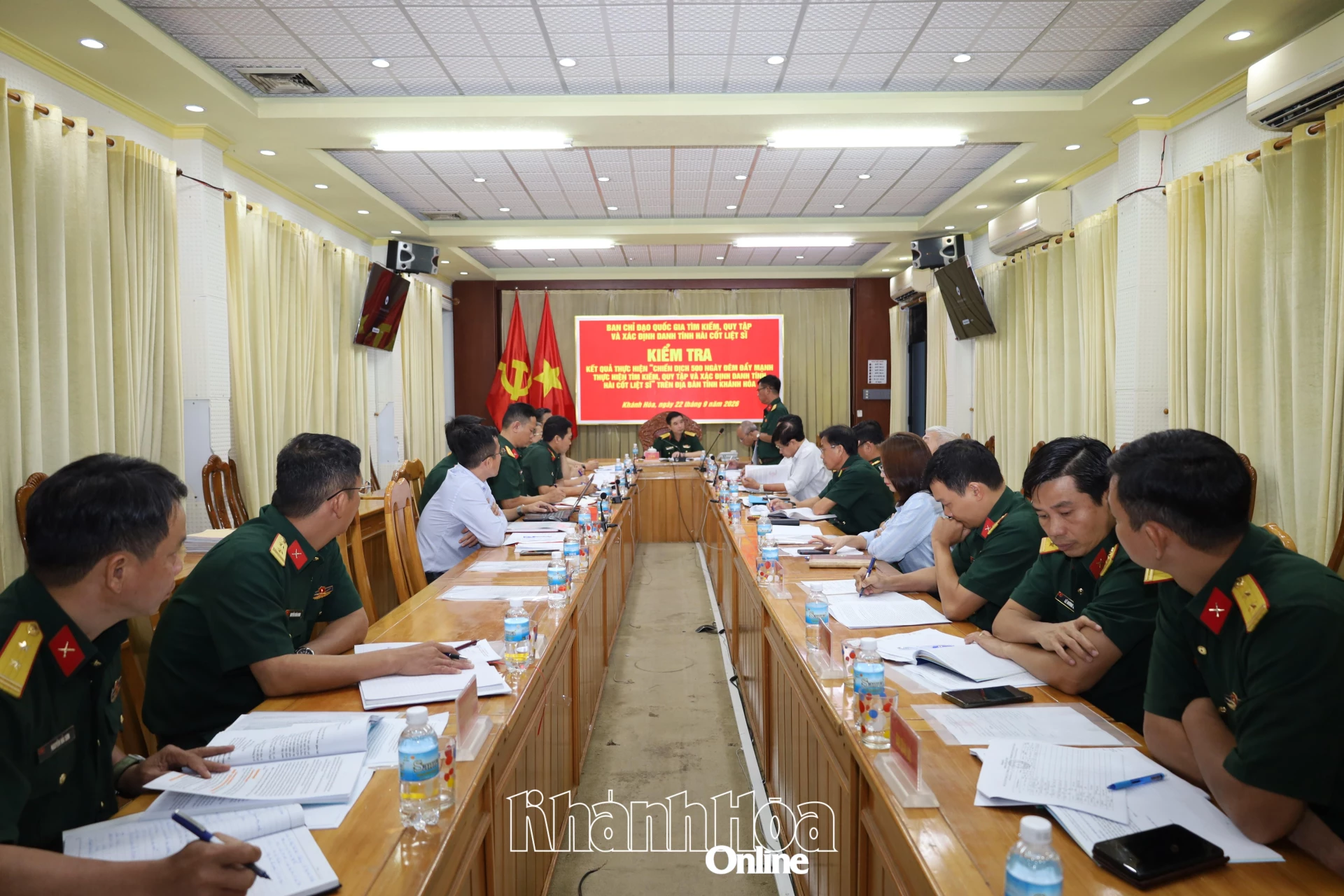 Quang cảnh buổi làm việc.