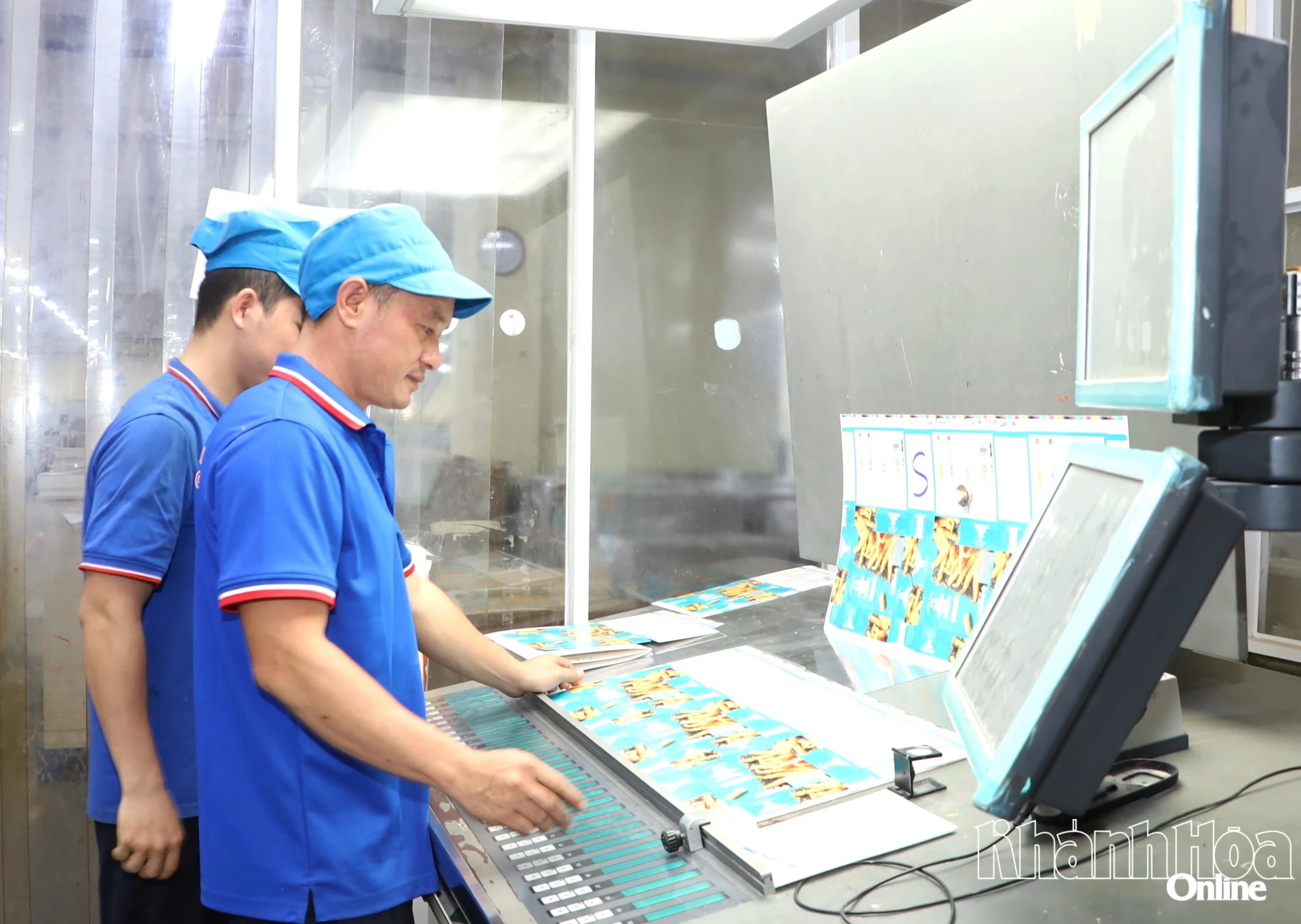 Công nhân Công ty Cổ phần In bao bì Khatoco.