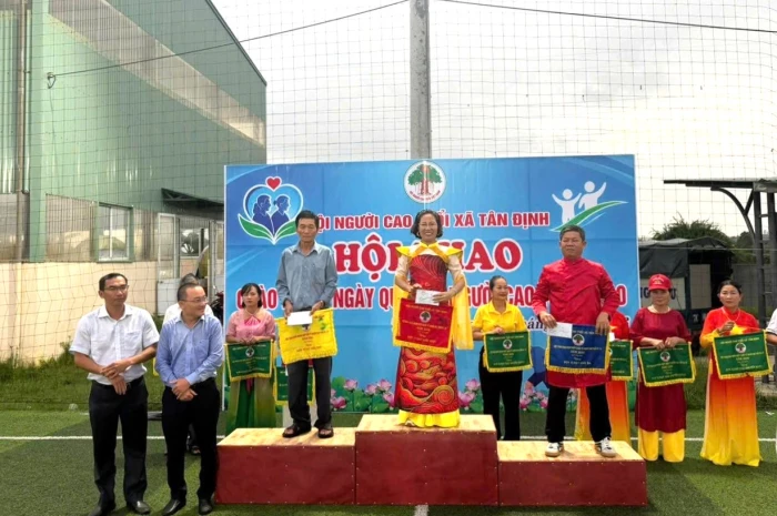 Xã Tân Định tổ chức hội thao chào mừng Ngày Quốc tế người cao tuổi