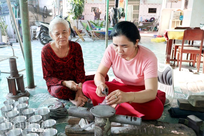 Giữ tinh hoa nghề chạm bạc