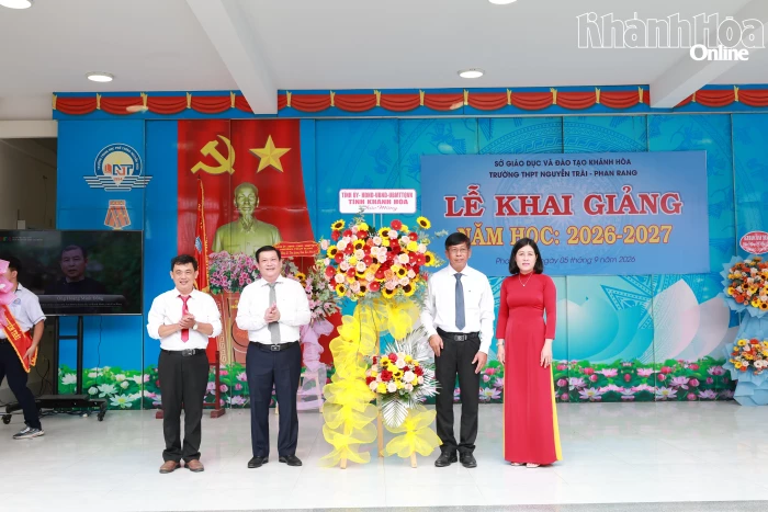 Chủ nhiệm Ủy ban Kiểm tra Tỉnh ủy Nguyễn Tiến Đức dự khai giảng tại Trường THPT Nguyễn Trãi – Phan Rang