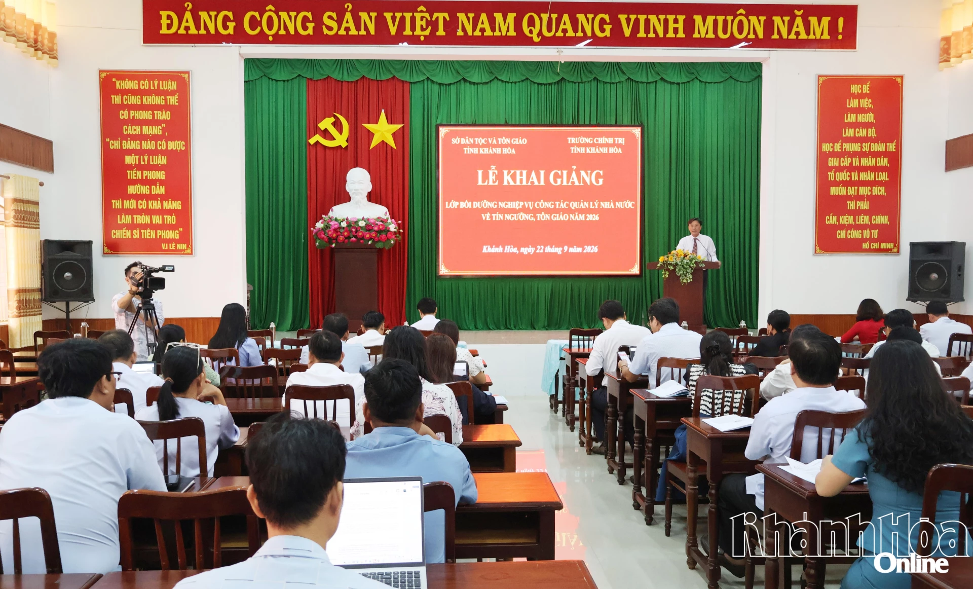Quang cảnh lễ khai giảng.