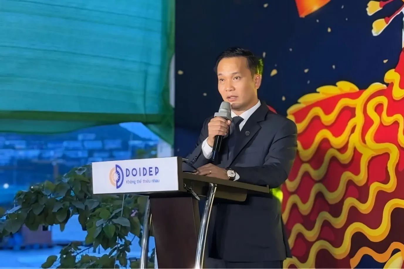 Lãnh đạo Công ty TNHH Du lịch Trí Nguyên Nha Trang phát biểu khai mạc chương trình.