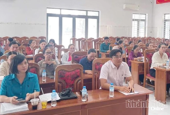 Tập huấn kỹ năng tư vấn cai nghiện thuốc lá tại cộng đồng cho cán bộ y tế xã Vạn Hưng