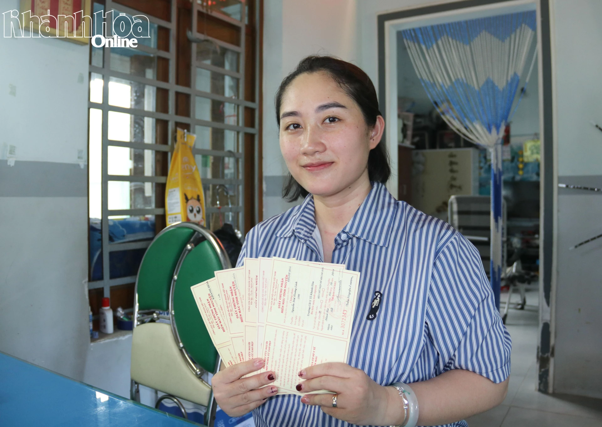 Bà Linh đã nhiều lần tham gia hiến máu tình nguyện.