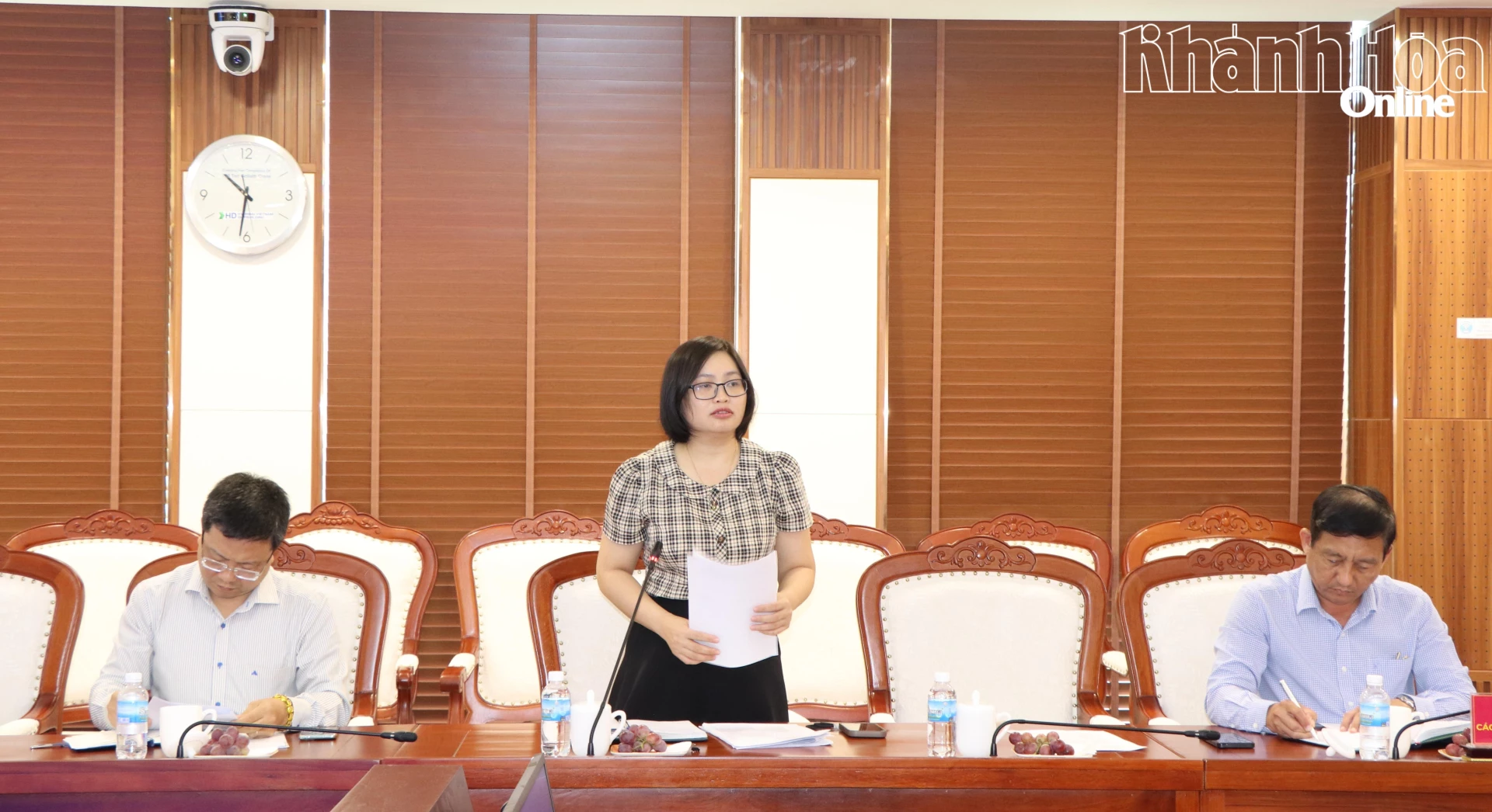 Lãnh đạo Sở Tài chính báo cáo tại buổi làm việc.