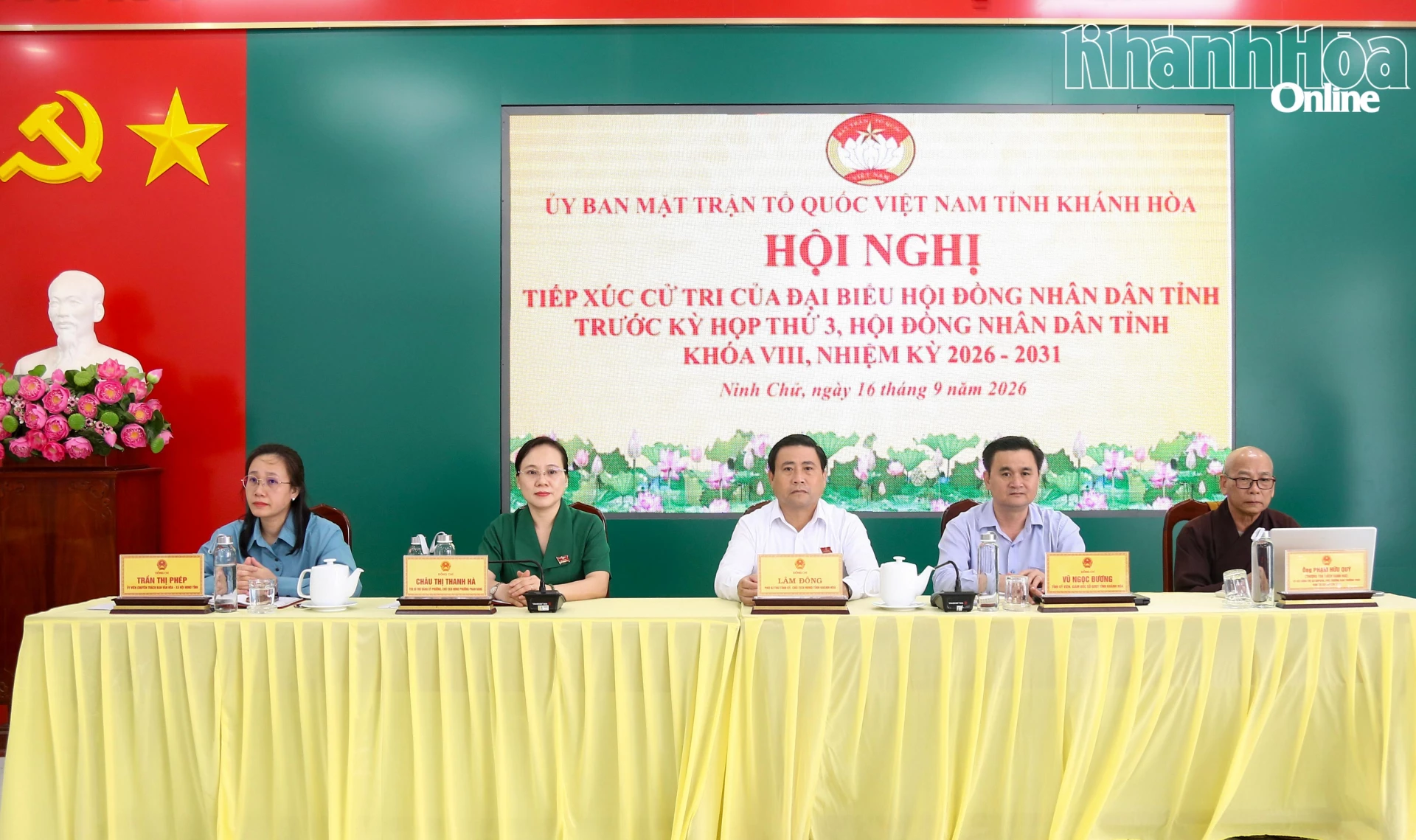 Đồng chí Lâm Đông và các đại biểu HĐND tỉnh tiếp xúc cử tri phường Ninh Chử