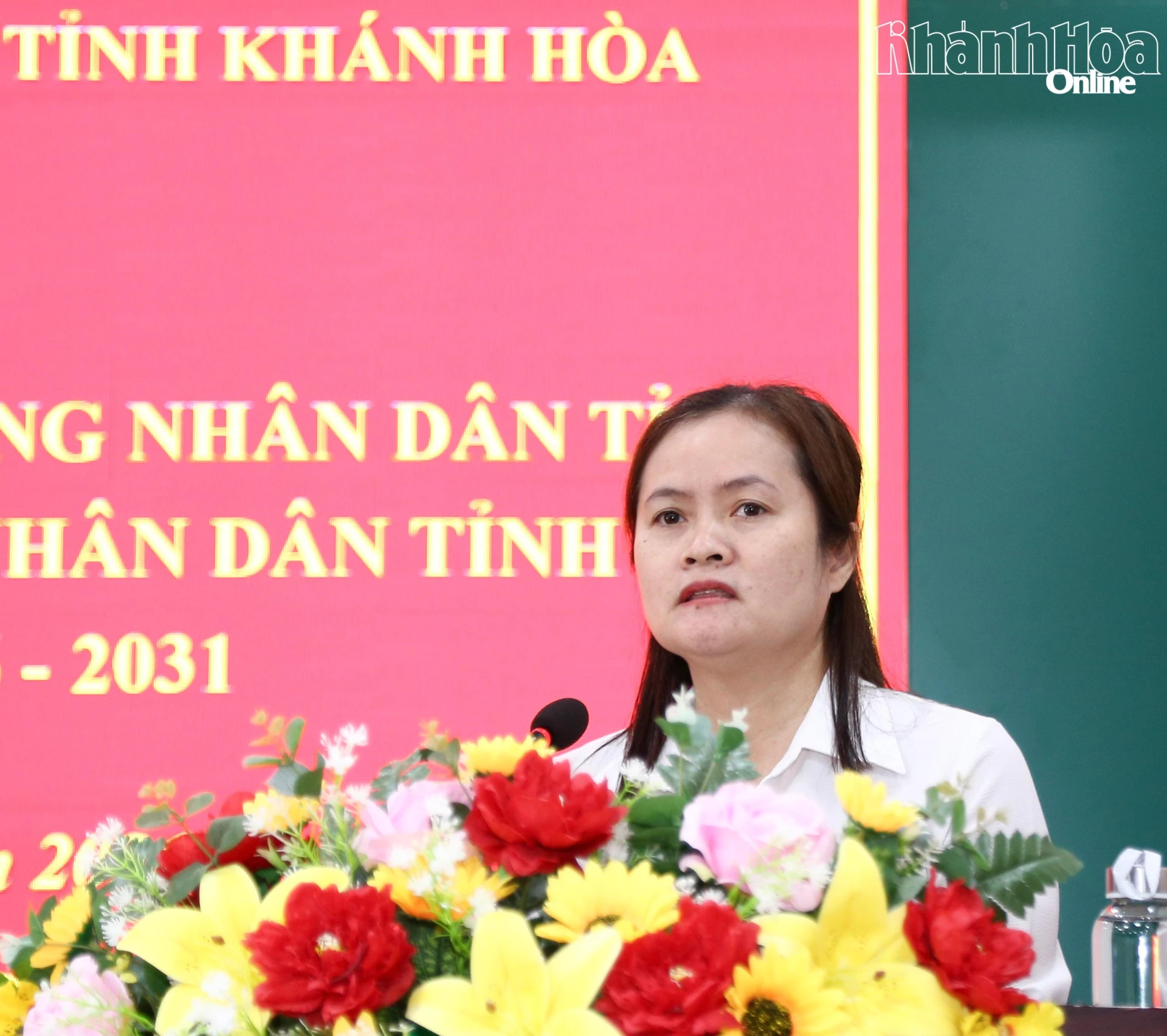 Lãnh đạo UBND phường Đông Hải thông tin, làm rõ về những vấn đề liên quan đến các ý kiến của cử tri địa phương