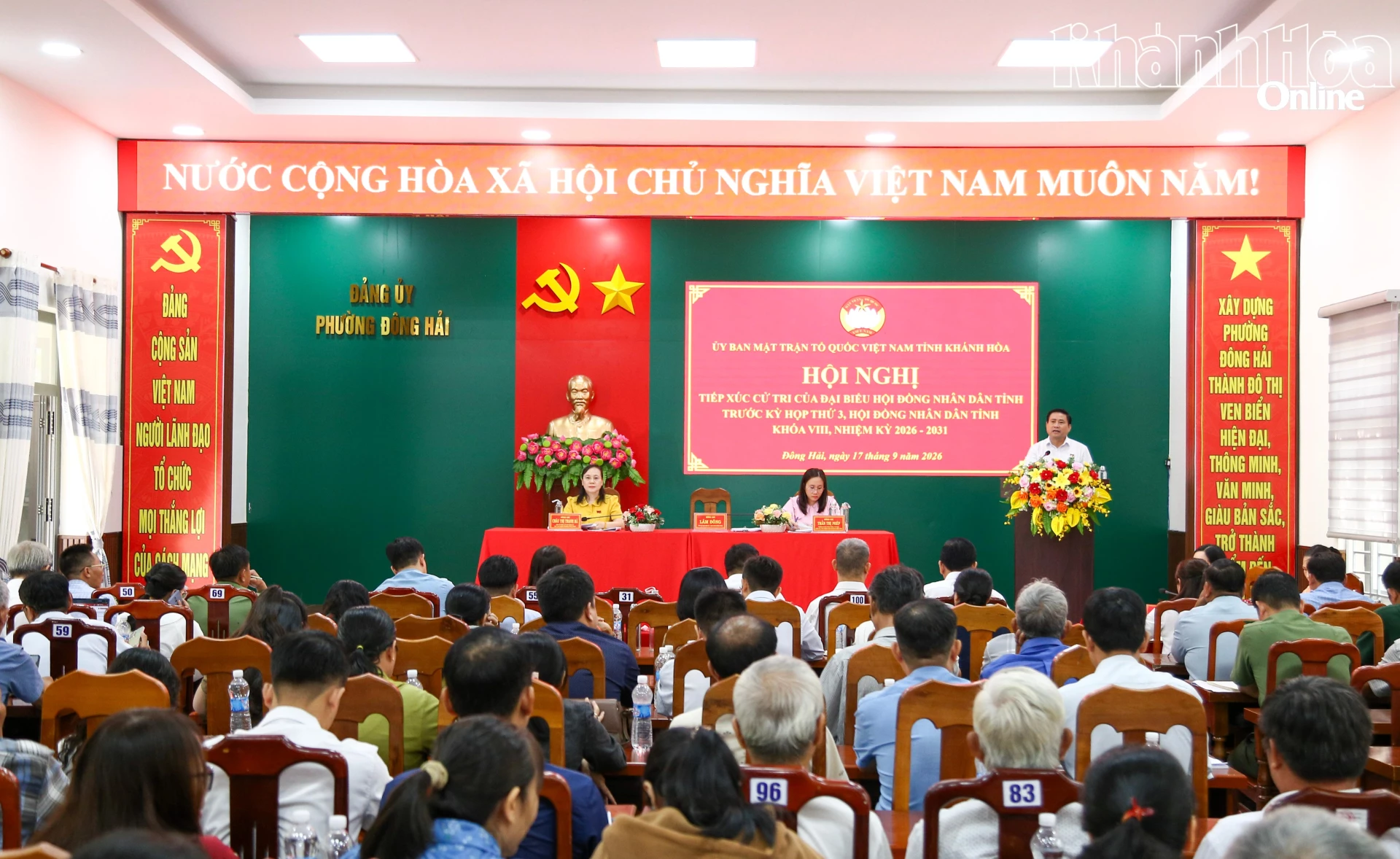 Quang cảnh tại buổi tiếp xúc cử tri tại phường Đông Hải.