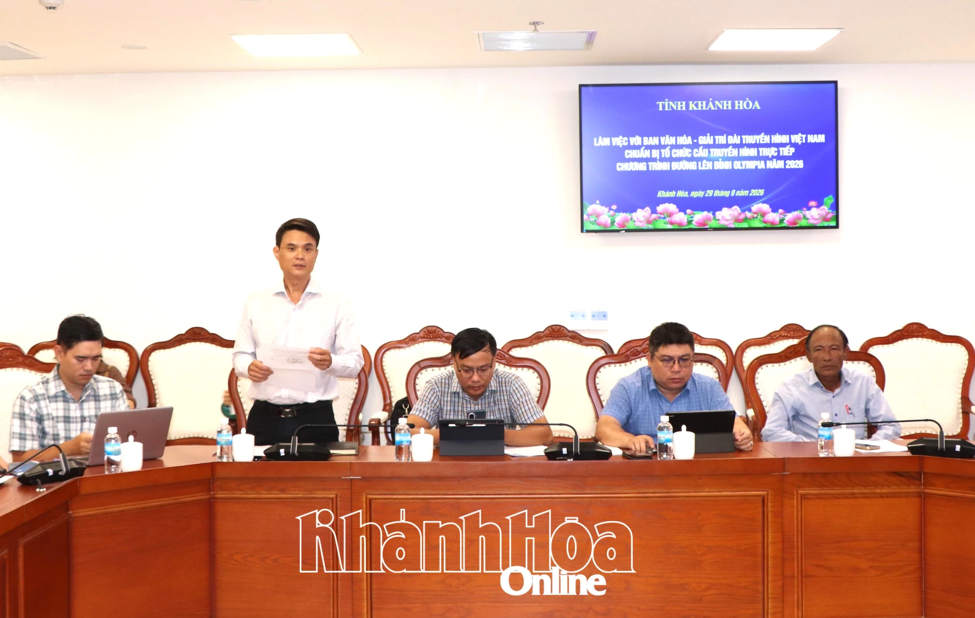 Lãnh đạo Sở Giáo dục và Đào tạo phát biểu tại buổi làm việc.
