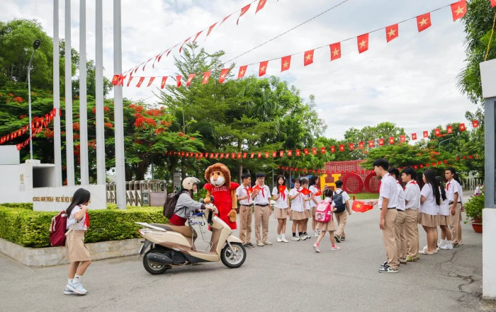 Gần 900 học sinh Trường iSchool Ninh Thuận rộn ràng khai giảng năm học mới
