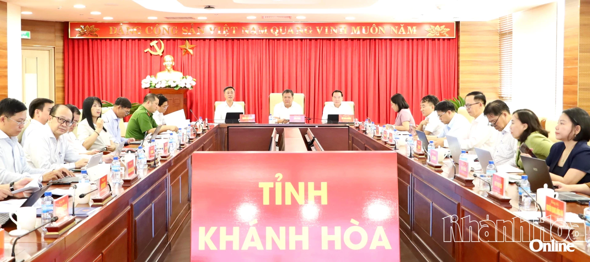 Quang cảnh phiên họp tại điểm cầu Tỉnh ủy Khánh Hòa.