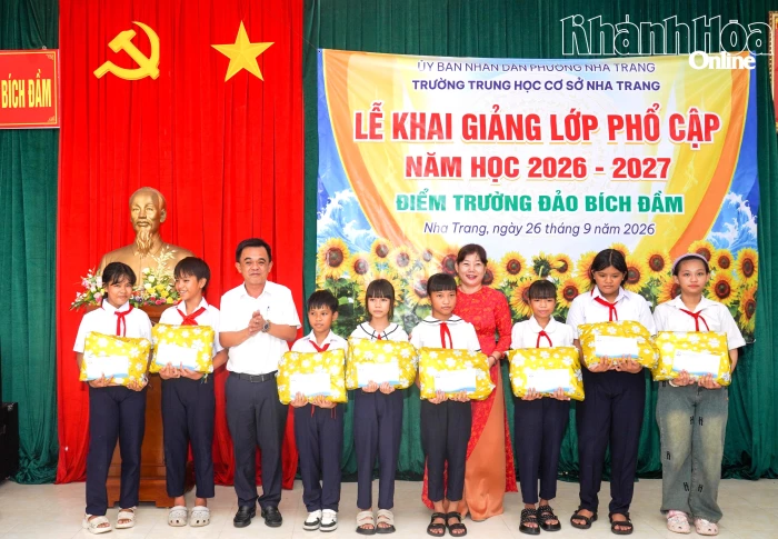 Khai giảng lớp phổ cập giáo dục tại Bích Đầm