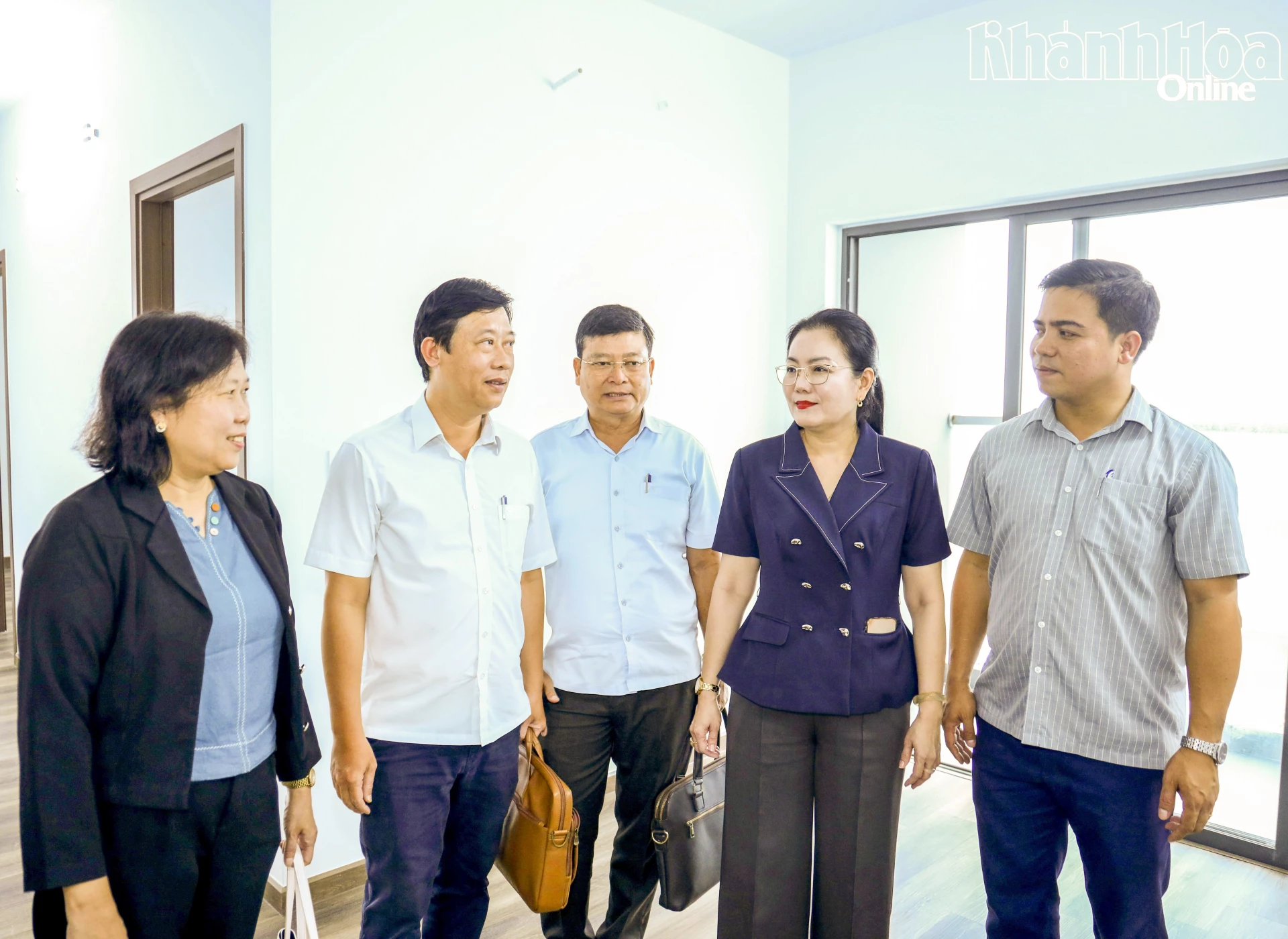 Đồng chí Phạm Thị Xuân Trang khảo sát thực tế công trình Nhà ở xã hội MK Central City.
