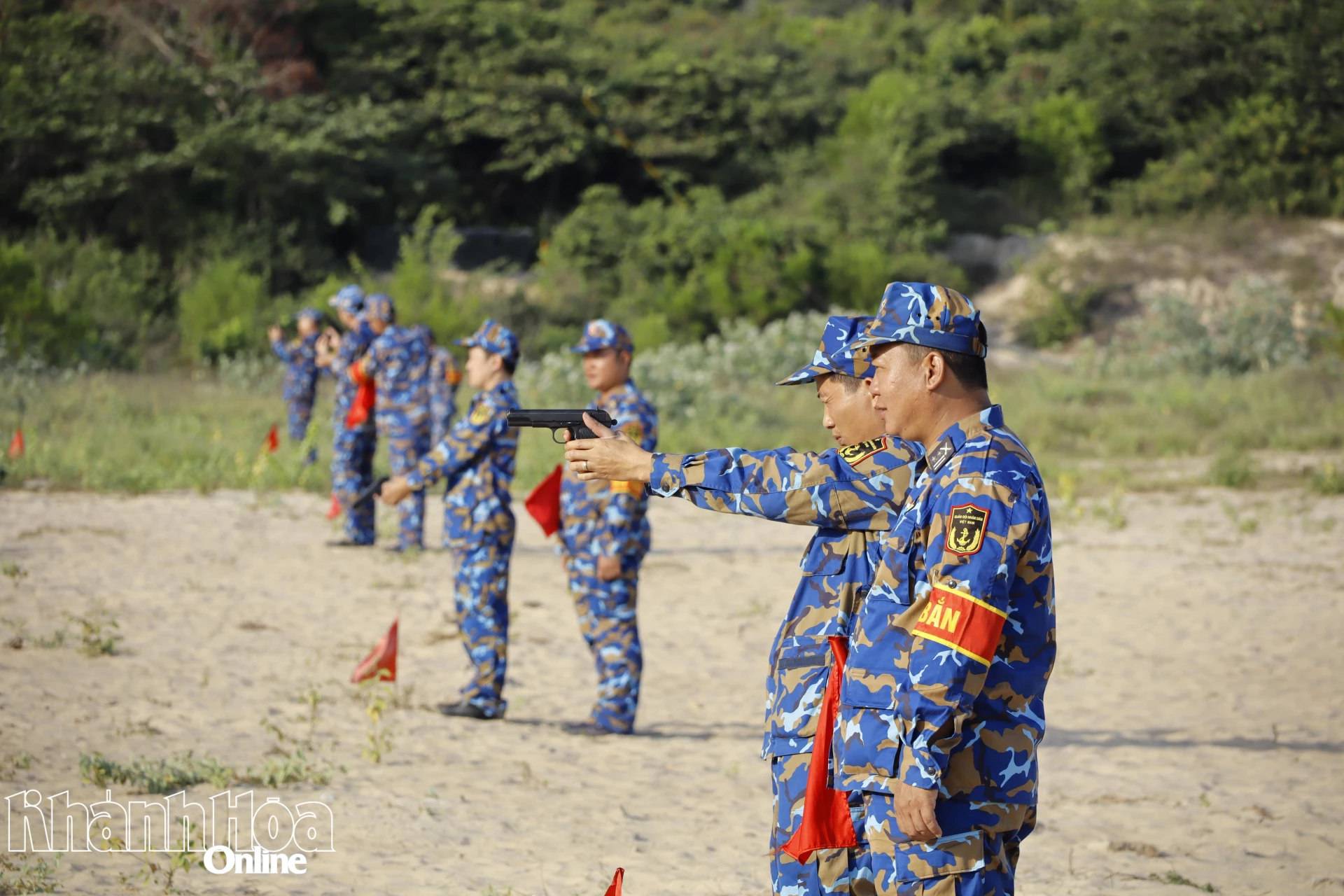Kiểm tra bắn súng K54 cho sĩ quan.