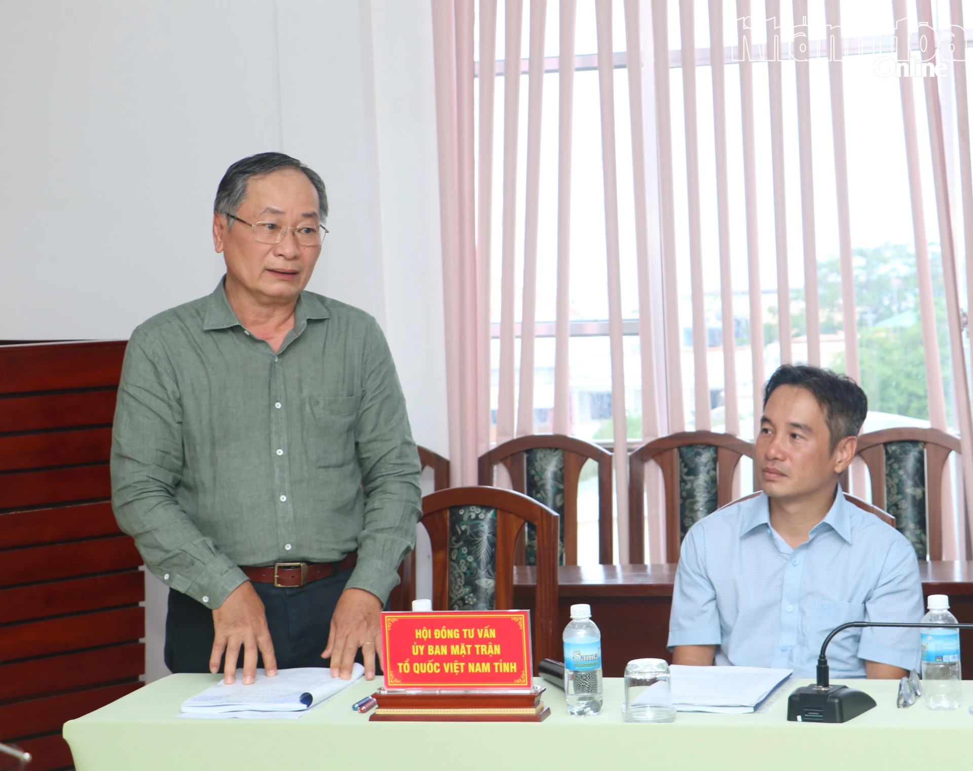 Lãnh đạo Liên hiệp các Hội Khoa học - Kỹ thuật tỉnh phát biểu góp ý.