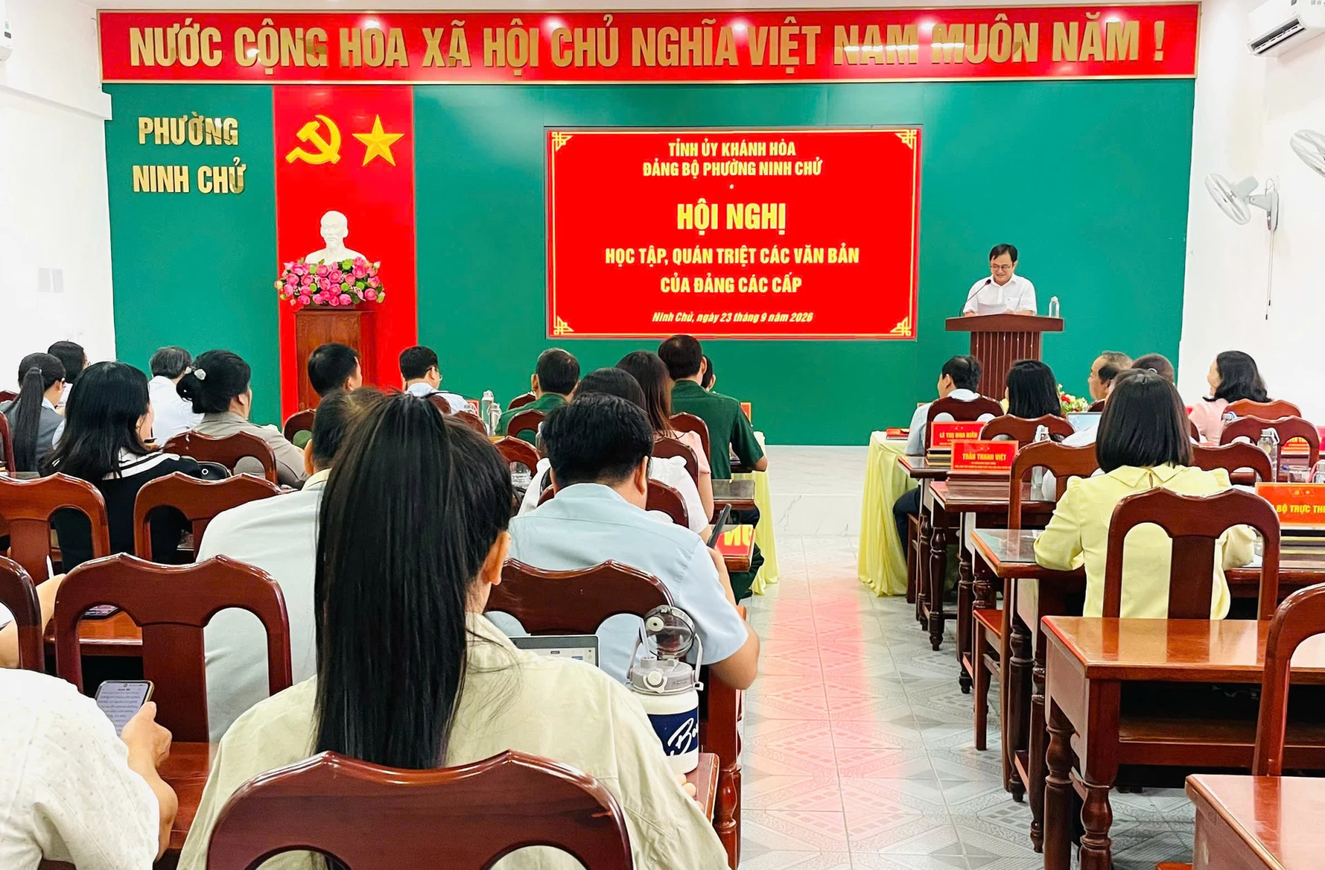 Quang cảnh hội nghị.
