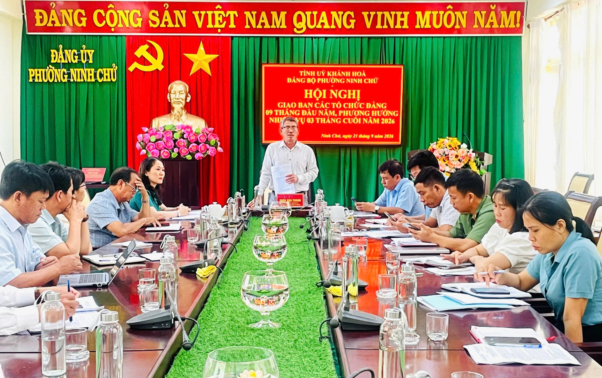 Quang cảnh buổi giao ban.