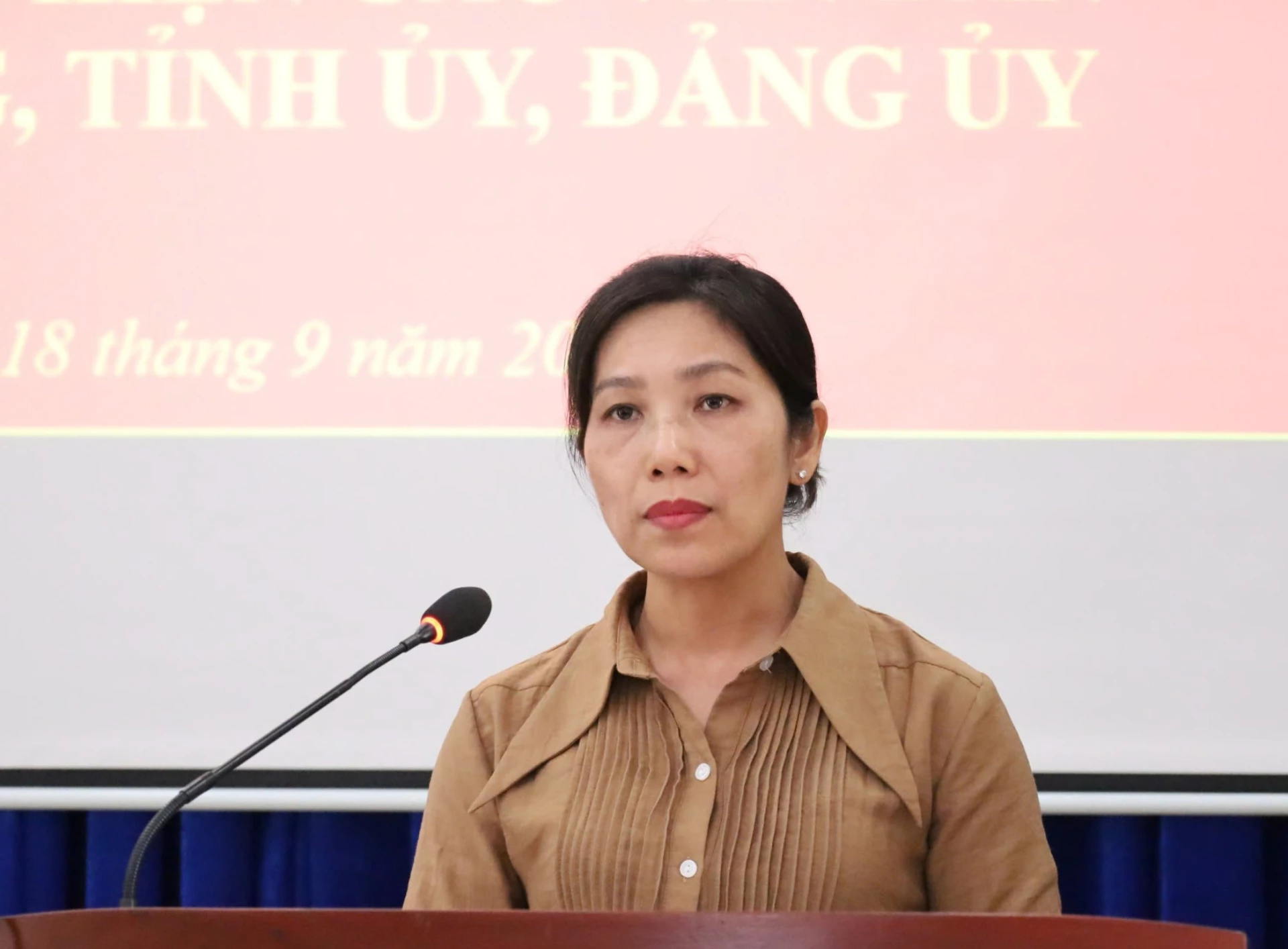 Thường trực Đảng ủy xã Ninh Phước quán triệt, triển khai các văn bản tại hội nghị.