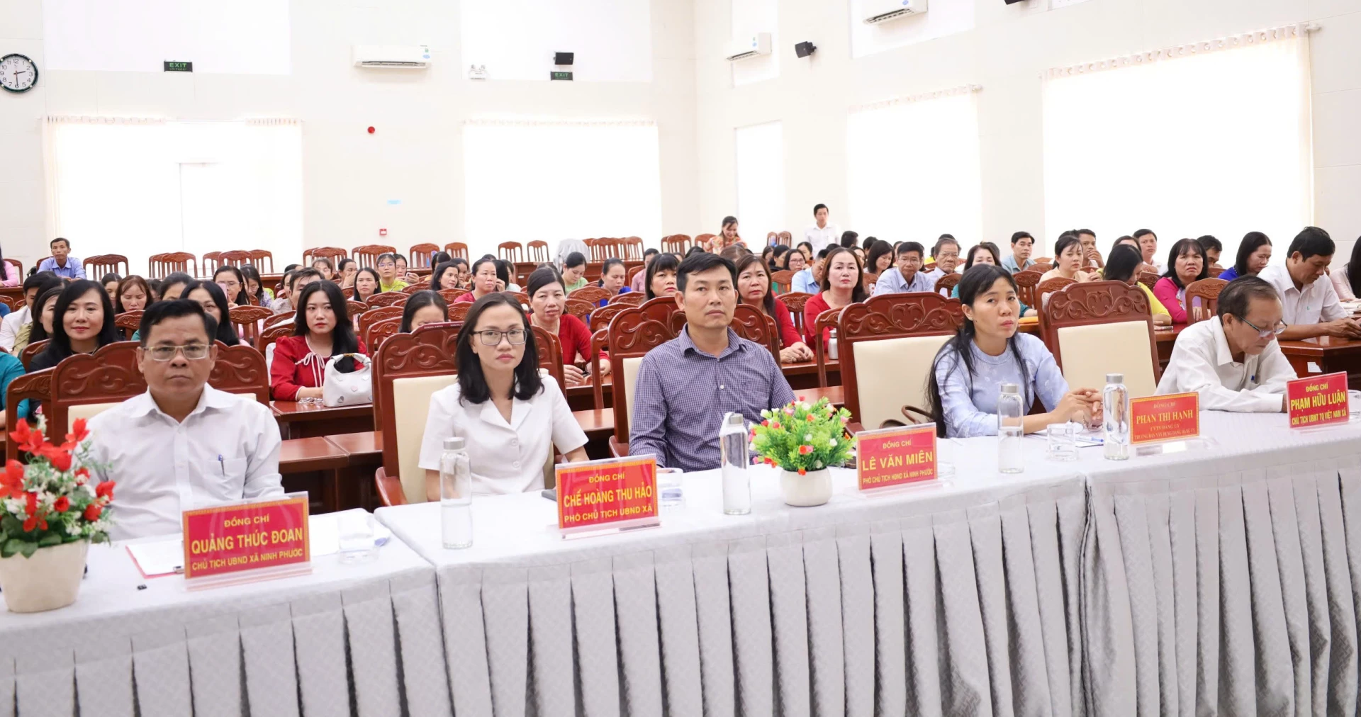 Các đại biểu dự hội nghị.