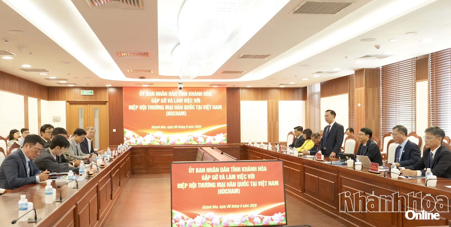 Quang cảnh buổi làm việc.