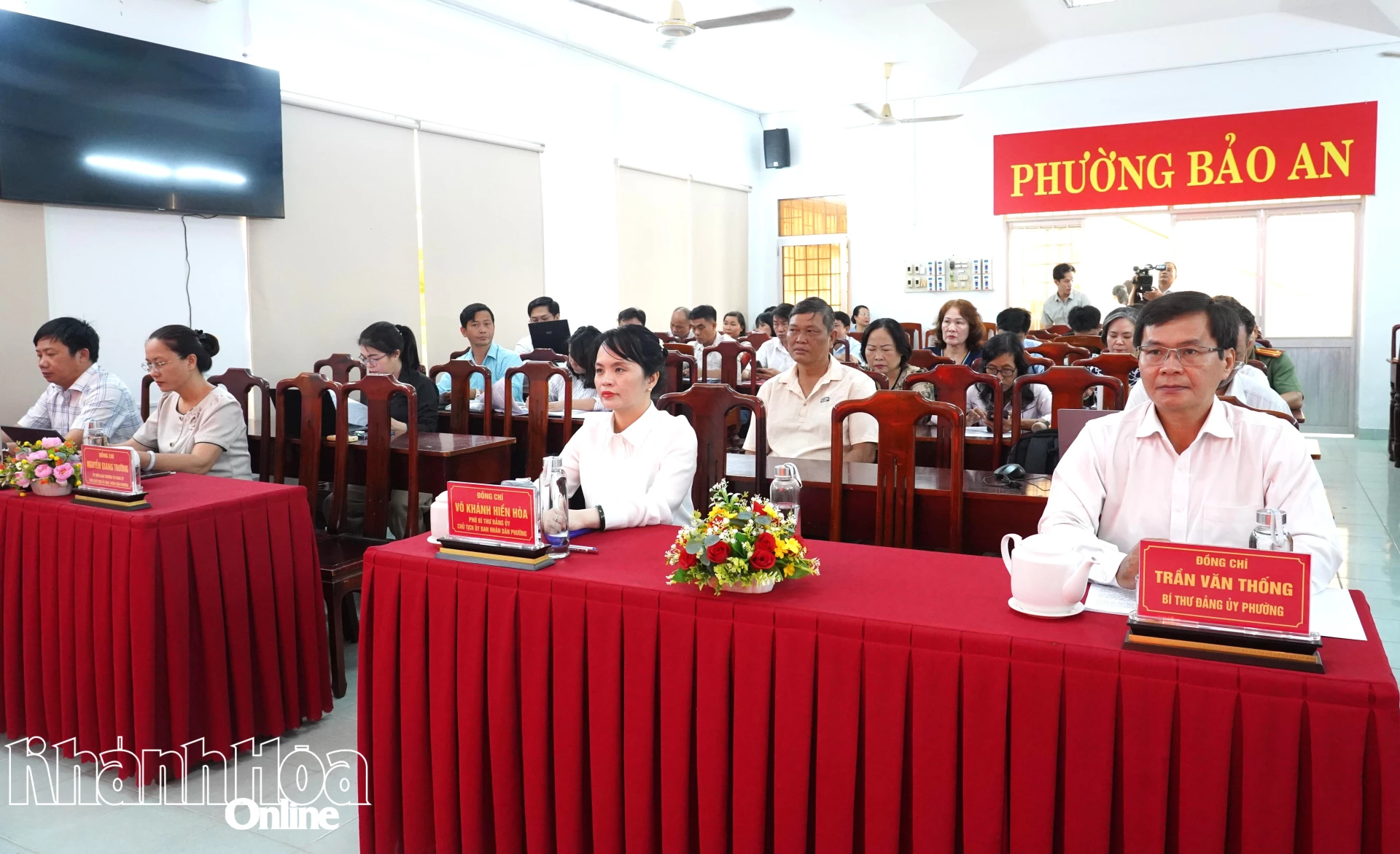 Lãnh đạo phường Bảo An và các đại biểu tham dự hội nghị.