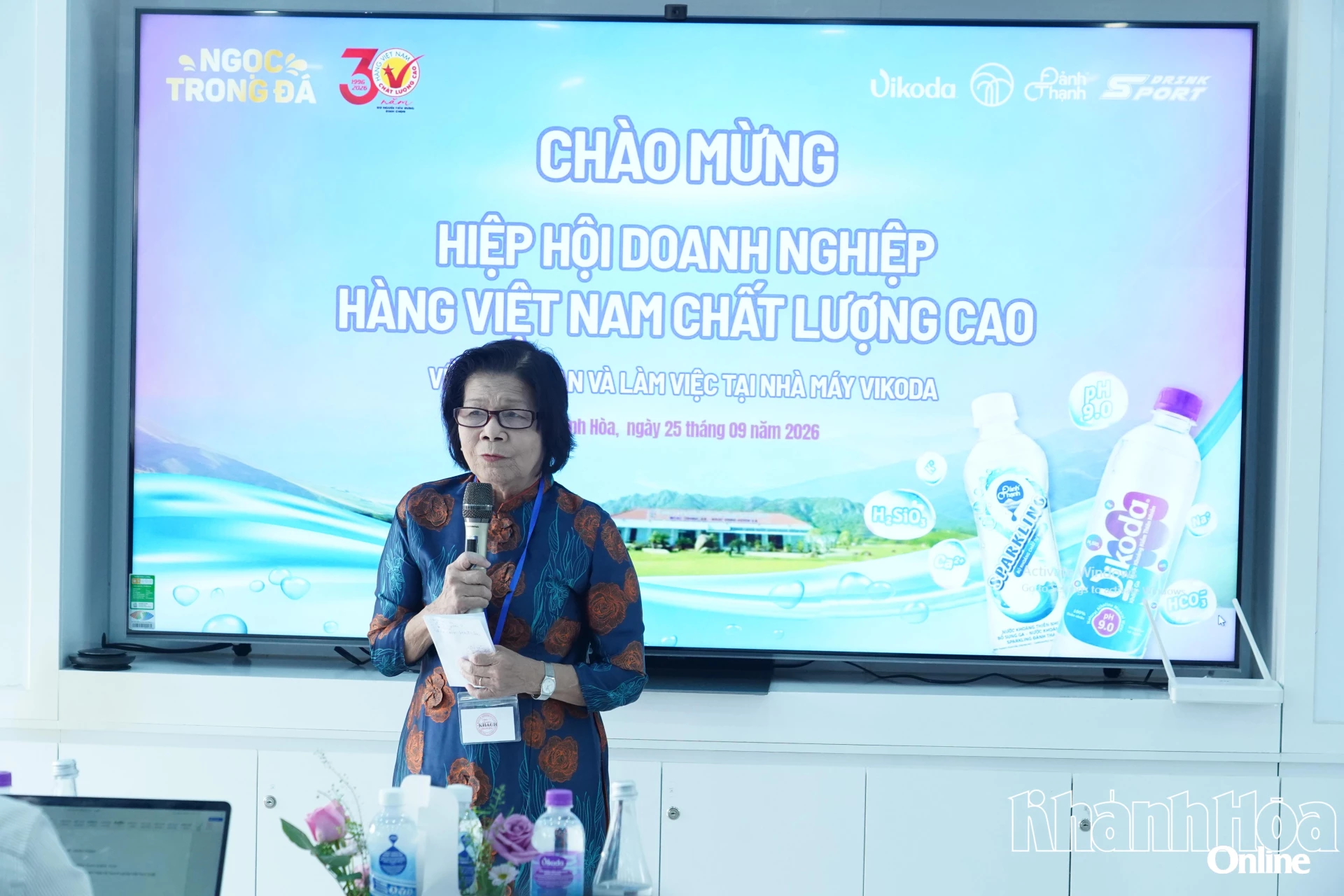 Bà phát biểu tại chương trình
