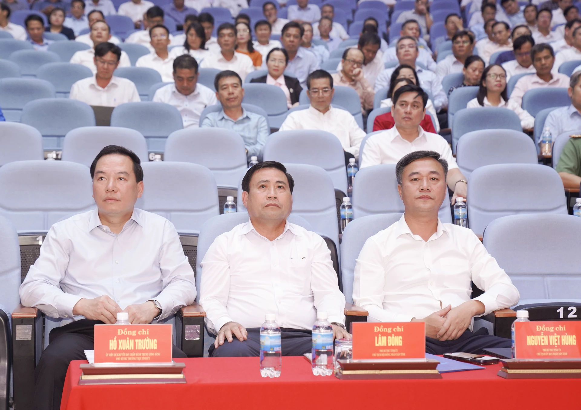Đồng chí Hồ Xuân Trường chủ trì hội nghị. Tham dự hội nghị có các đồng chí: Lâm Đông, Nguyễn Việt Hùng.