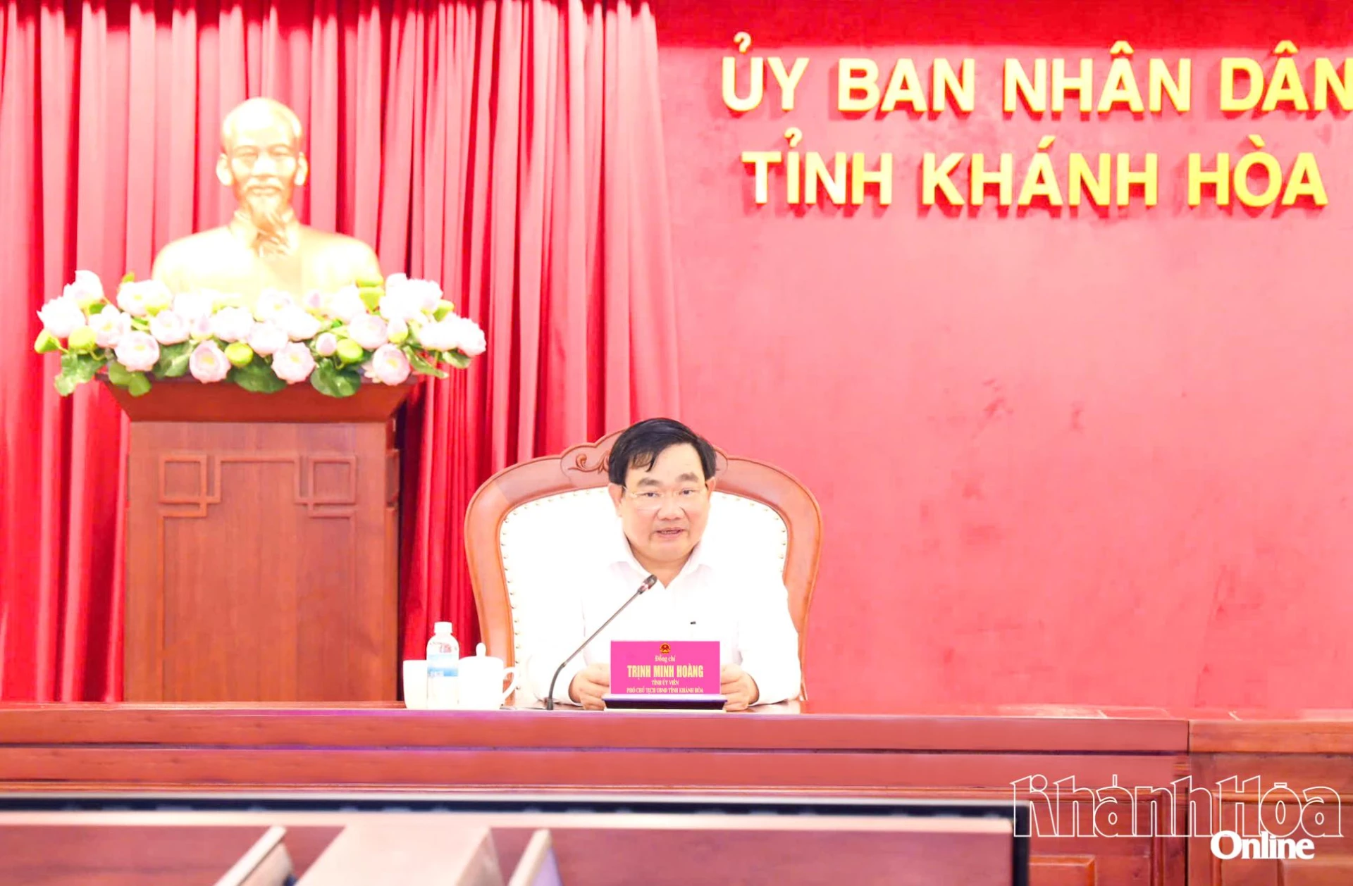 Phó Chủ tịch UBND tỉnh Trịnh Minh Hoàng phát biểu kết luận cuộc họp.