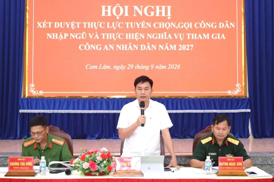 Ông Huỳnh Uy Viễn - Phó Bí thư Đảng uỷ xã, Chủ tịch UBND xã, Chủ tịch Hội đồng nghĩa vụ quân sự xã Cam Lâm 