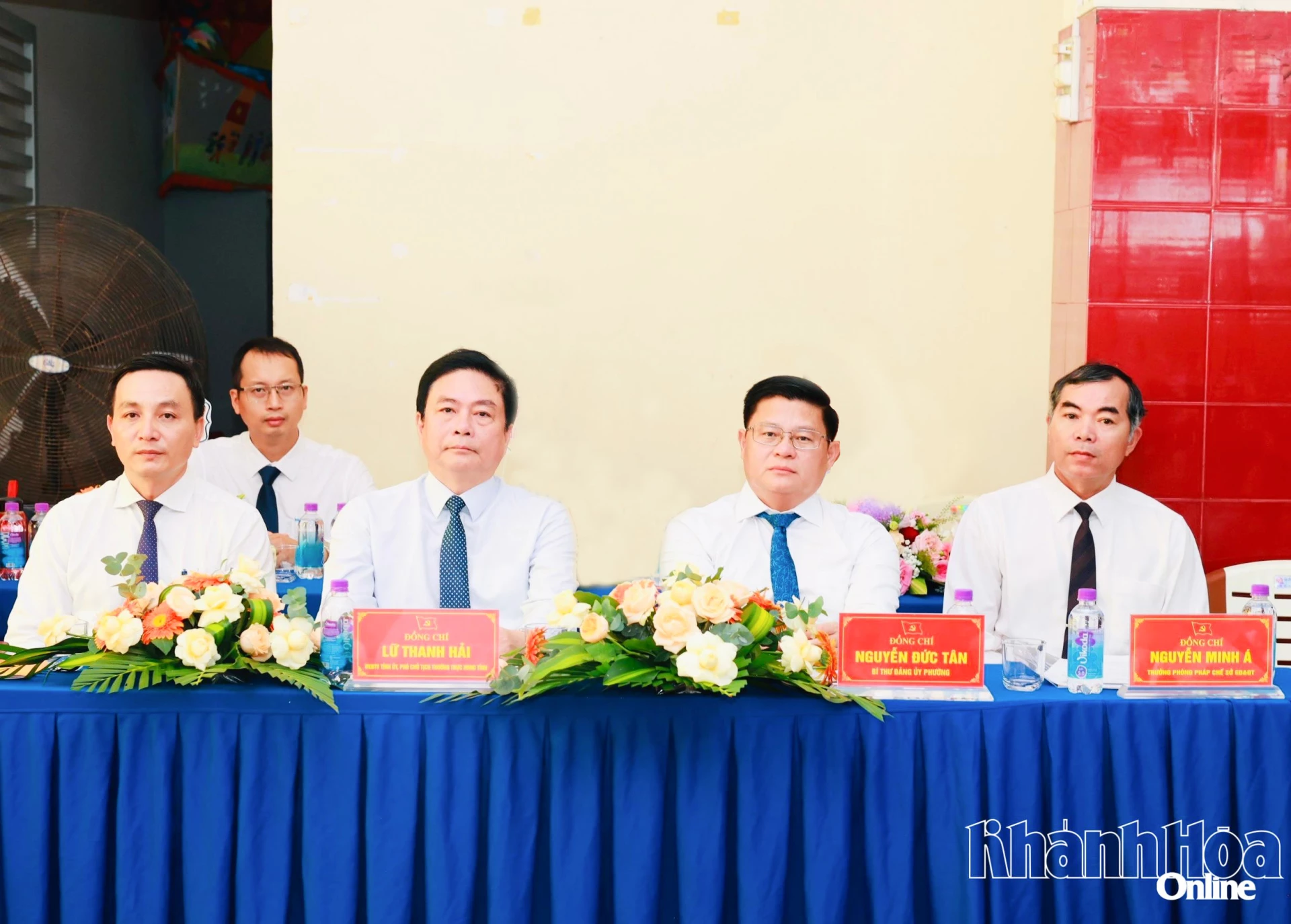 Đại biểu dự lễ khai giảng tại Trường THCS Tây Nha Trang.