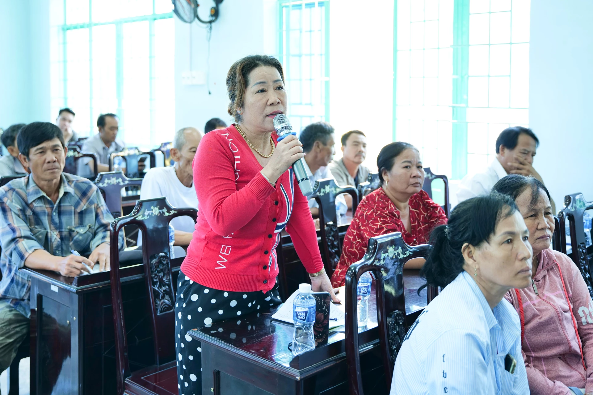 Cử tri kiến nghị về việc cấp giấy chứng nhận quyền sử dụng đất đối với diện tích đất khai hoang, canh tác ổn định nhiều năm.