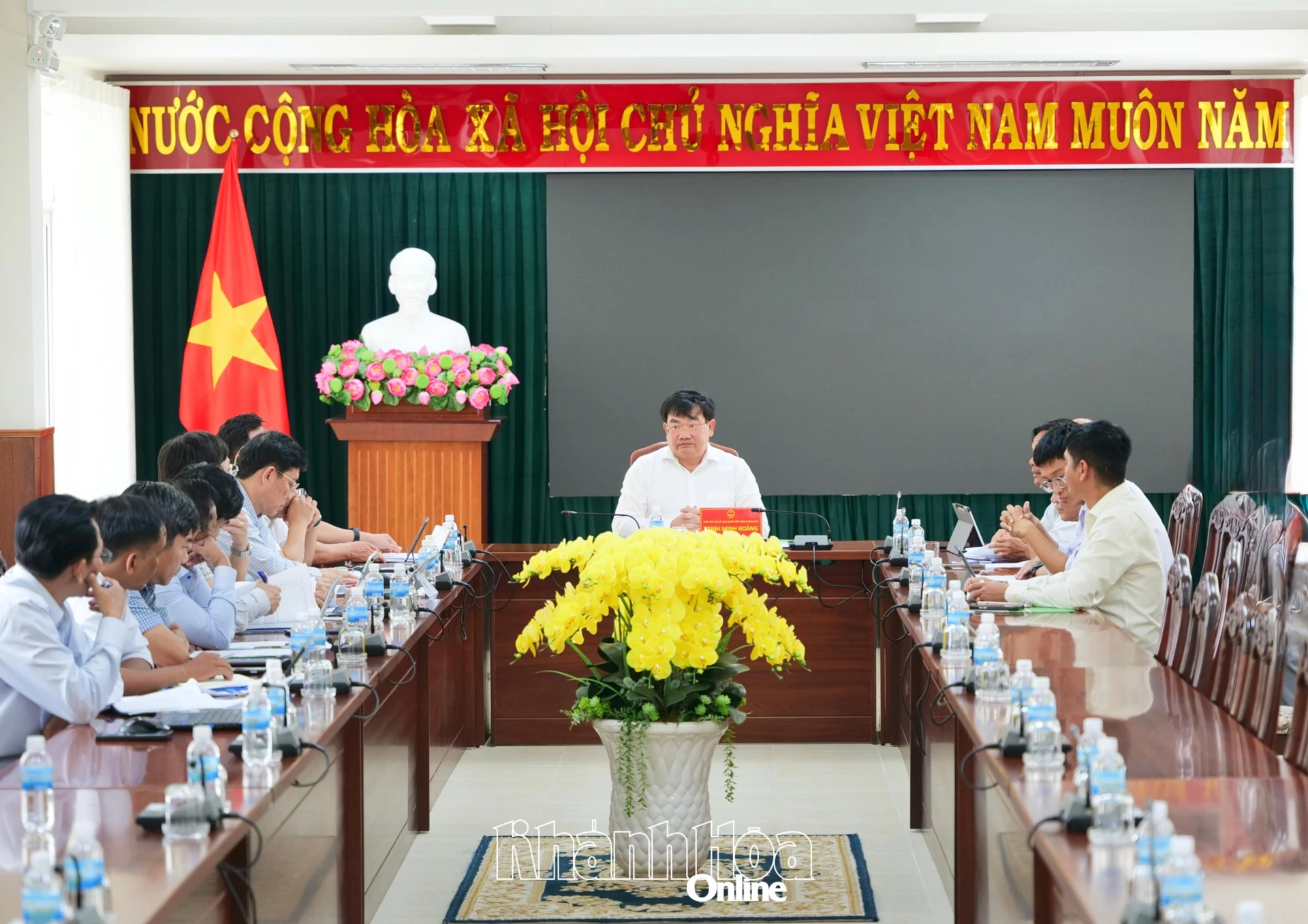 Phó Chủ tịch UBND tỉnh Trịnh Minh Hoàng chủ trì buổi làm việc.
