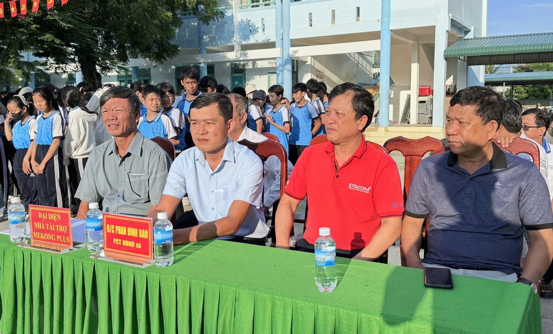 Các đại biểu dự lễ phát động.