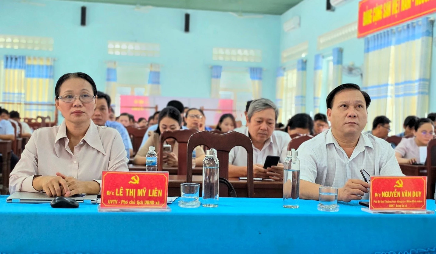 Các đại biểu dự hội nghị.